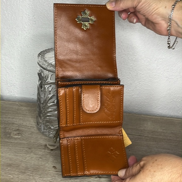 Patricia Nash Maida wallet - Tan NWT - Picture 2 of 5